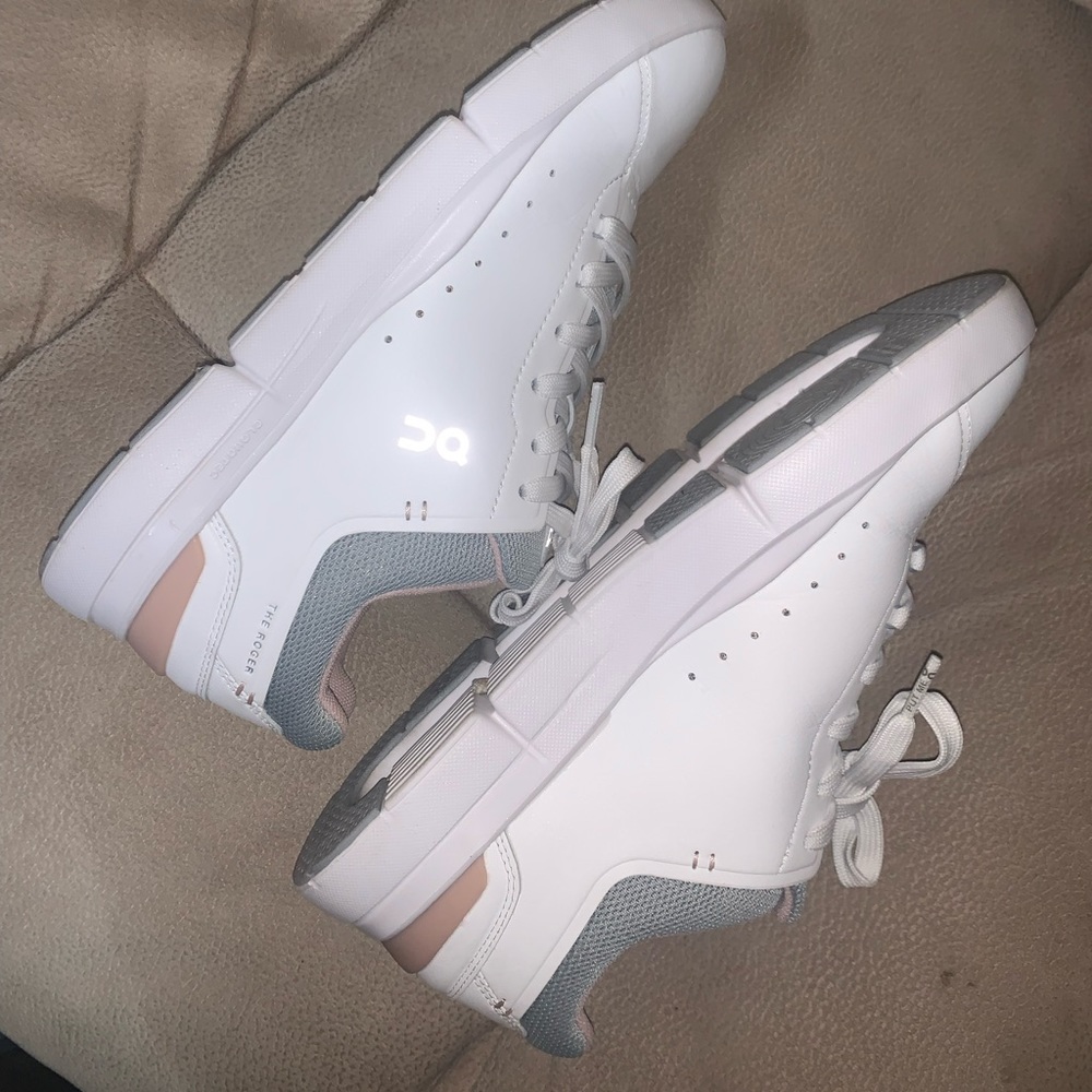 Womens On Cloud The Roger Advantage size 9.5